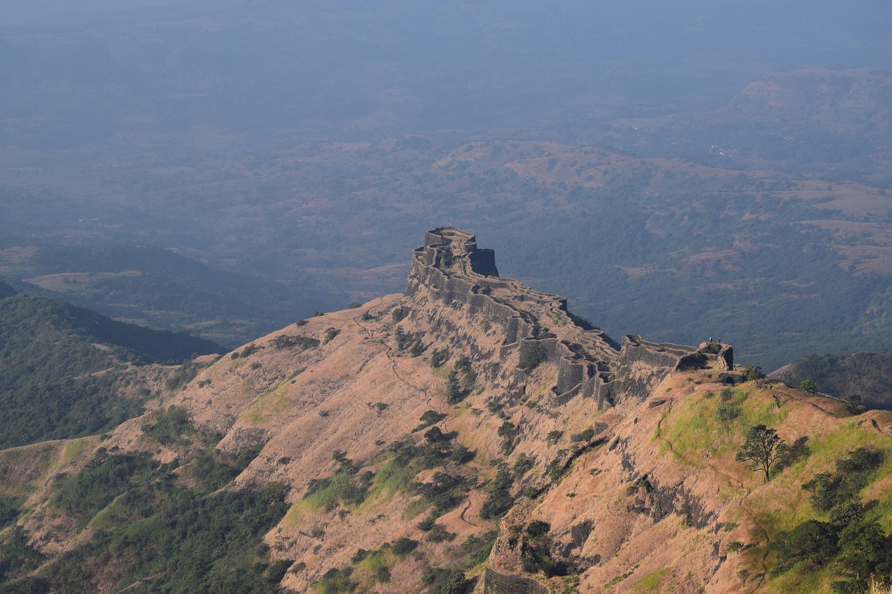 One Hill Fort, a Few Hundred Men, and the Empire That Outlived the Mughals